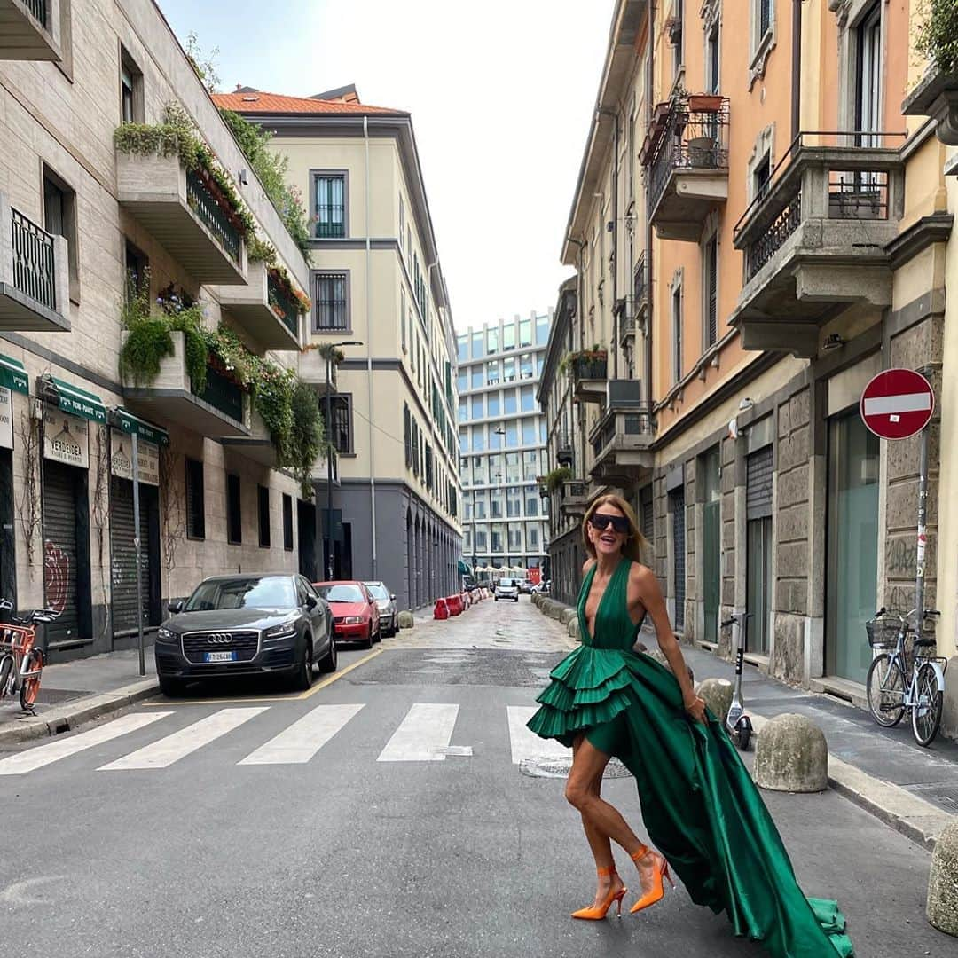 アンナ・デッロ・ルッソさんのインスタグラム写真 - (アンナ・デッロ・ルッソInstagram)「Monday:let’s start this Milan fashion week 🇮🇪💨🌬 in @eliesaabworld 💚💚💚 #mfw2020」9月21日 17時55分 - annadellorusso