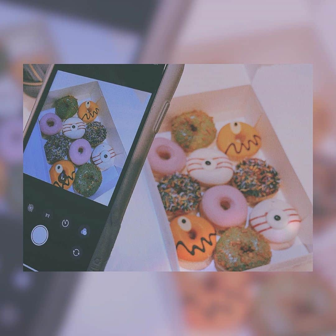 桜野羽咲さんのインスタグラム写真 - (桜野羽咲Instagram)「🍩﻿ ﻿ ﻿ ﻿ ﻿ ﻿ Krispy Kreme Doughnuts﻿ とってもすき。。﻿ ﻿ ﻿ ﻿ ﻿ ﻿ ﻿ ﻿ ﻿ #krispykremedoughnuts #donuts #tokyo #shibuya #instfood #photography #iphoneカメラ #villagevanguard #クリスピークリームドーナツ #ドーナツ #差し入れおやつ #ヴィレッジヴァンガード #渋谷 #楽屋 #リリイベ #カメラ初心者 #인스타푸드 #냠냠 #팔로미 #🍩」9月21日 17時55分 - sakuranousa