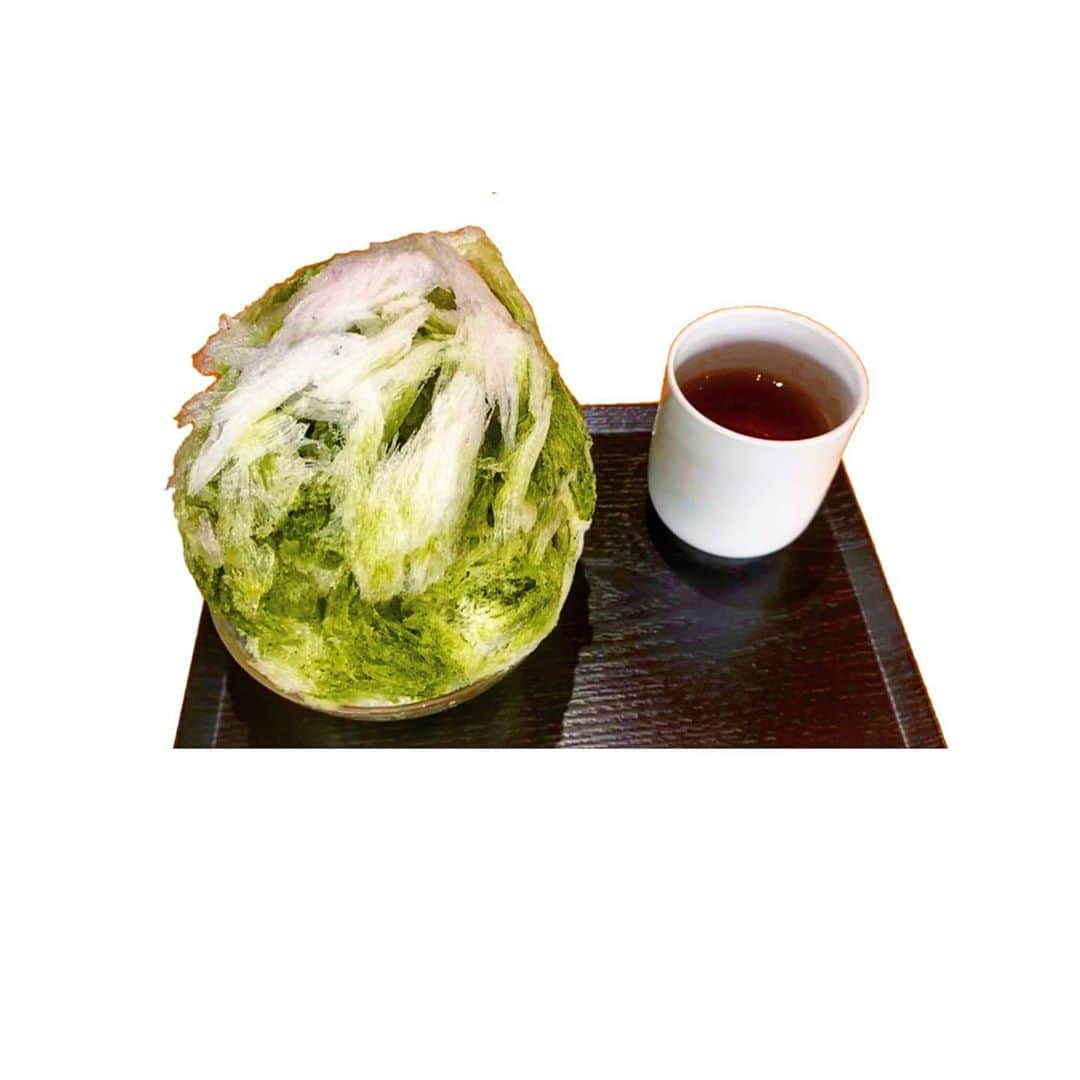 雪嶋桃葉のインスタグラム：「この夏は抹茶ミルク味が好きでした！ (いつもは果物系が好き！) もう夏も終わって秋が来る〜 Autumnだよ〜 #かき氷#かき氷巡り」