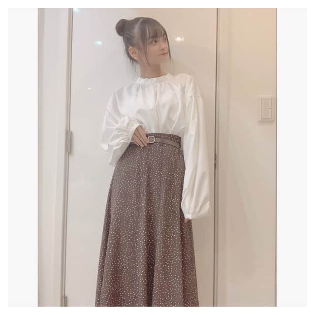 戸田梨杏のインスタグラム：「〖 🤎 〗 ……………………………………………………………………………… この度、超ファッション研究所のメンバーに任命されました‼🌷  超ファッション研究所とは⋯ 超十代が運営する新しいファッションコンテンツプラットフォーム！  主にTikTokを活用し、これまでファッションの参考にしてきた雑誌やテレビなどの既存メディアではない、次世代のデジタルファッション参考ツールとして世の中に影響を与えます👼🏻✊🏻  これから私達がファッションのトレンドをSNSからたくさん発信していきます🍒  みんなフォローしてね‼  #りあんちょす #戸田梨杏 #jc3 #05 #ljc #あいどる#モデル #jcteens #ヘアアレンジ #150cm #150cmコーデ #超ファッション研究所 #コーデ #ファッション #コーディネート #しまむら #ingni ………………………………………………………………………………」