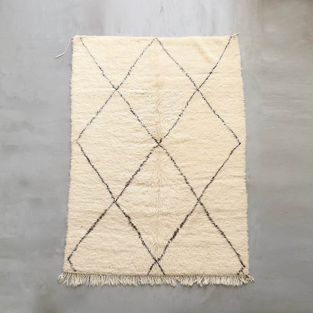 wonder_mountain_irieさんのインスタグラム写真 - (wonder_mountain_irieInstagram)「_  MOROCCAN RUG / モロッコラグ "BENI OUARAIN - ベニワレン / W169cm × H243cm BO448" ￥250,800- _ 〈online store / @digital_mountain〉 https://www.digital-mountain.net/shopdetail/000000011417/ _ 【オンラインストア#DigitalMountain へのご注文】 *24時間受付 *15時までのご注文で即日発送 *1万円以上のお買い物で送料無料 tel：084-973-8204 _ We can send your order overseas. Accepted payment method is by PayPal or credit card only. (AMEX is not accepted)  Ordering procedure details can be found here. >>http://www.digital-mountain.net/html/page56.html _ #LIGHTYEARS #ライトイヤーズ #MOROCCANRUG #モロッコラグ #BENIOUARAIN #ベニワレン #ムーリルト _ 本店：#WonderMountain  blog>> http://wm.digital-mountain.info/blog/ _ 〒720-0044  広島県福山市笠岡町4-18  JR 「#福山駅」より徒歩10分 #ワンダーマウンテン #japan #hiroshima #福山 #福山市 #尾道 #倉敷 #鞆の浦 近く _ 系列店：@hacbywondermountain _」9月21日 18時09分 - wonder_mountain_