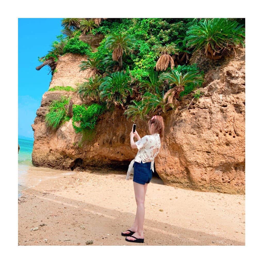 相田瑠菜のインスタグラム：「💙﻿ ﻿ 背の大きさが分かる写真だね(✽︎´ཫ`✽︎)w﻿ 顔だけ見ると小さい子なのかと思ったて 言われがち女子😂💕✨ ﻿ 週末に向けて台風大丈夫かなぁ～😭💕✨﻿ 25日4本あるから 藍菜のお客さん多いのにな💭﻿ 電車止まらないでおくれ～😭👏✨﻿ ﻿ 💙﻿ ﻿ ﻿#美らテラス #沖縄旅行 #沖縄観光 #沖縄 #夏の思い出 #家族旅行 #海 #海好きな人と繋がりたい #夏コーデ #沖縄好きな人と繋がりたい #夏好きな人と繋がりたい #古宇利島 #ドライブ #休日の過ごし方 #休日コーデ #okinawa #sea #💙 #summer #vacation #映えスポット #映え写真 #followｍe #liketime #liker #instalike #instapic #インスタ映え #インスタグラマー」