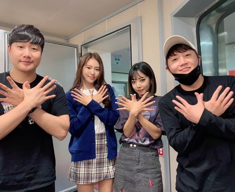 ホン・ジンホのインスタグラム：「이거라도 꾸준히 안했음 인스타올릴게 읎다 #배성재의텐 #에이핑크 #위클리 #에버글로우」