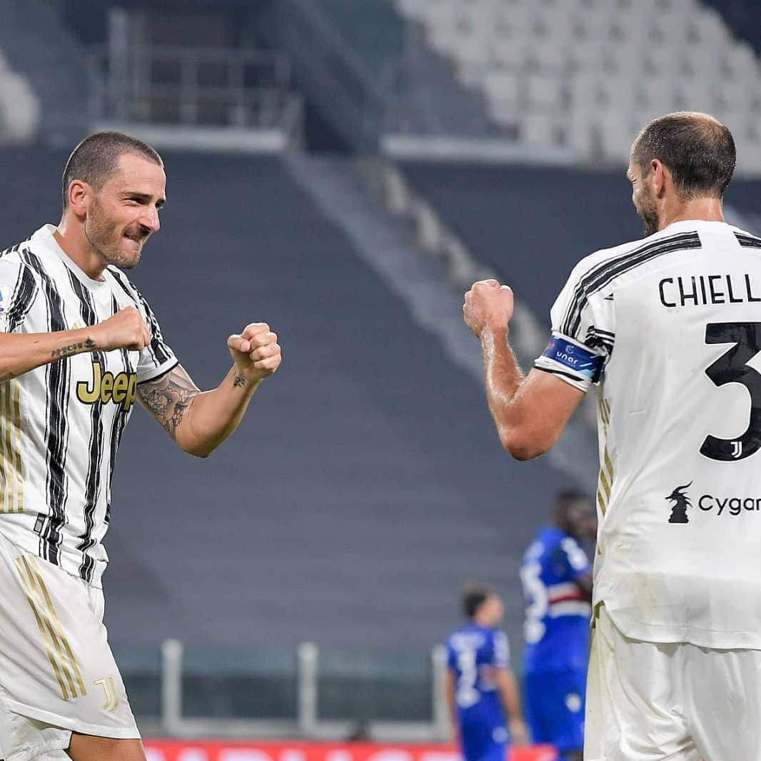 ユヴェントスFCさんのインスタグラム写真 - (ユヴェントスFCInstagram)「Monday blues? No such thing with this @bonuccileo19 and @giorgiochiellini pic 💪  #MondayMotivation #FinoAllaFine #ForzaJuve」9月21日 18時08分 - juventus