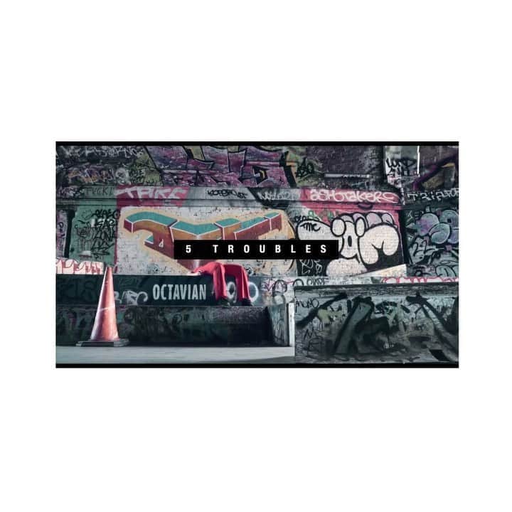 エミリオ デ ラ モレナのインスタグラム：「A short film depicted through music, video and movement. The reflections and musings Emilio experienced during #lockdown in London #5Troubles #LondonFashionWeek #LFW」