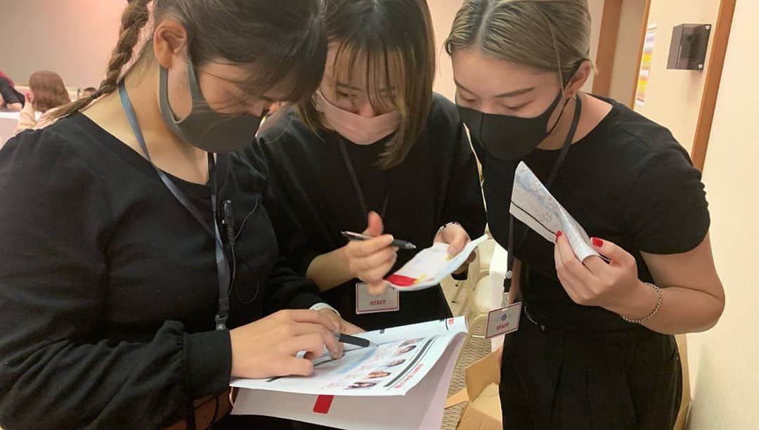東京ベルエポック美容専門学校さんのインスタグラム写真 - (東京ベルエポック美容専門学校Instagram)「《業界コラボ》 #超FUJI-Q でヘアメイク科2年生がヘアメイクを担当させていただきました👏🏼  中高生に大人気のモデルやインフルエンサーが集うイベント!!  ステージやバックヤードに入りヘアメイクやアテンド業務を行いました😊  本物の現場実習を体感して更に成長することが出来ました🙌  #超十代 #超fujiq #イベント #業界コラボ #現場実習 #東ベル #美容専門学校 #美容専門学校東ベル」9月21日 18時13分 - tokyo_belle