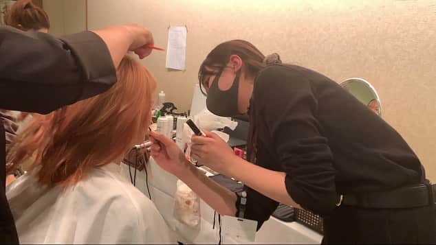 東京ベルエポック美容専門学校さんのインスタグラム写真 - (東京ベルエポック美容専門学校Instagram)「《業界コラボ》 #超FUJI-Q でヘアメイク科2年生がヘアメイクを担当させていただきました👏🏼  中高生に大人気のモデルやインフルエンサーが集うイベント!!  ステージやバックヤードに入りヘアメイクやアテンド業務を行いました😊  本物の現場実習を体感して更に成長することが出来ました🙌  #超十代 #超fujiq #イベント #業界コラボ #現場実習 #東ベル #美容専門学校 #美容専門学校東ベル」9月21日 18時13分 - tokyo_belle