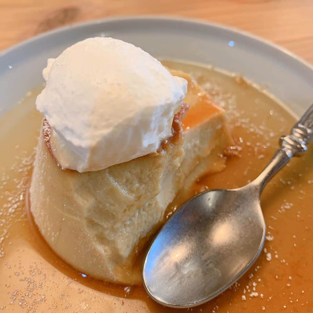 大友花恋さんのインスタグラム写真 - (大友花恋Instagram)「お久しぶりのカフェプリン。 当たり前だけど、おうちで作っていたものとは一味も二味も違って感動でした🥺 今後のおうちプリン、少しでもこの味に近づけられるように研究しよっと！ #食べ切るのがもったいなくて #すごくゆっくり食べました笑」9月21日 18時27分 - karen_otomo