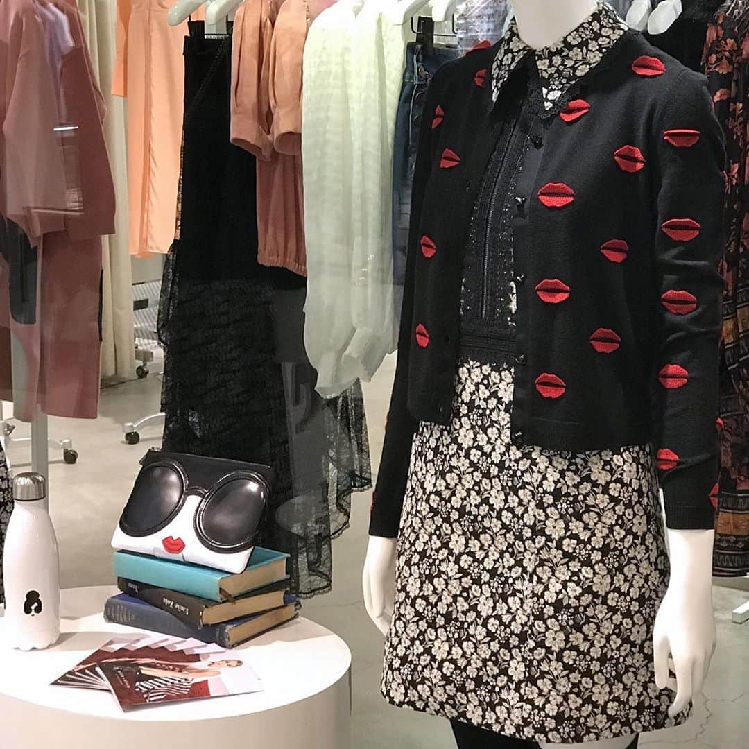 HANKYU.MODEさんのインスタグラム写真 - (HANKYU.MODEInstagram)「alice + olivia FALL 2020 COLLECTION At 3F 『D.EDIT』 #Hankyu #HANKYUMODE #umedahankyu #阪急うめだ本店 #うめだ阪急 #阪急百貨店 #osaka #umeda #mode #dedit #aliceandolivia #アリスアンドオリビア #FALL2020 #ドレス #スカート #フラワー #フレアシルエット #バッグ」9月21日 18時27分 - hankyumode