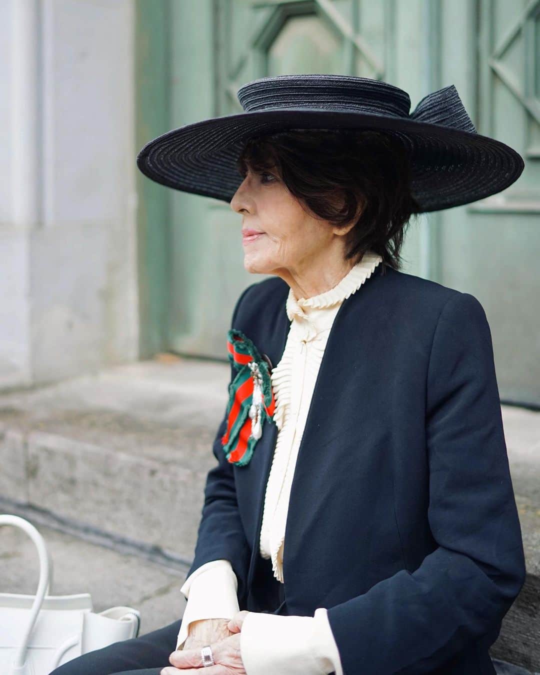 fukishaljのインスタグラム：「Grandmama ~👵🏻❤️ 祖母が昔購入したお洋服と 私の帽子やブローチなどをミックスして海外のお洒落なマダムをイメージしてコーディネートしたの！  キムカーダシアンのグランマ風だな☺️笑 #動物好きは祖母譲り　#86歳」