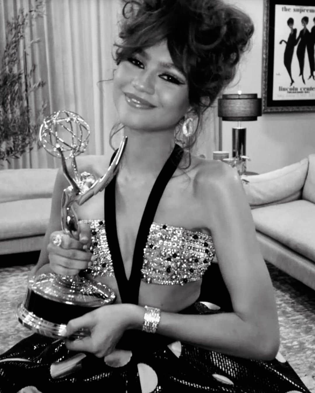 Vogue Italiaさんのインスタグラム写真 - (Vogue ItaliaInstagram)「The first ever #Emmys ceremony without an audience took place yesterday night in Los Angeles and one of the winners was @Zendaya! Congratulations for your first Emmy for Outstanding Lead Actress in A Drama Series. #Zendaya is the youngest woman to ever win the award and the second Black actress to win the category in 72 years. See more red carpet virtual looks at the link in bio.」9月21日 18時28分 - vogueitalia