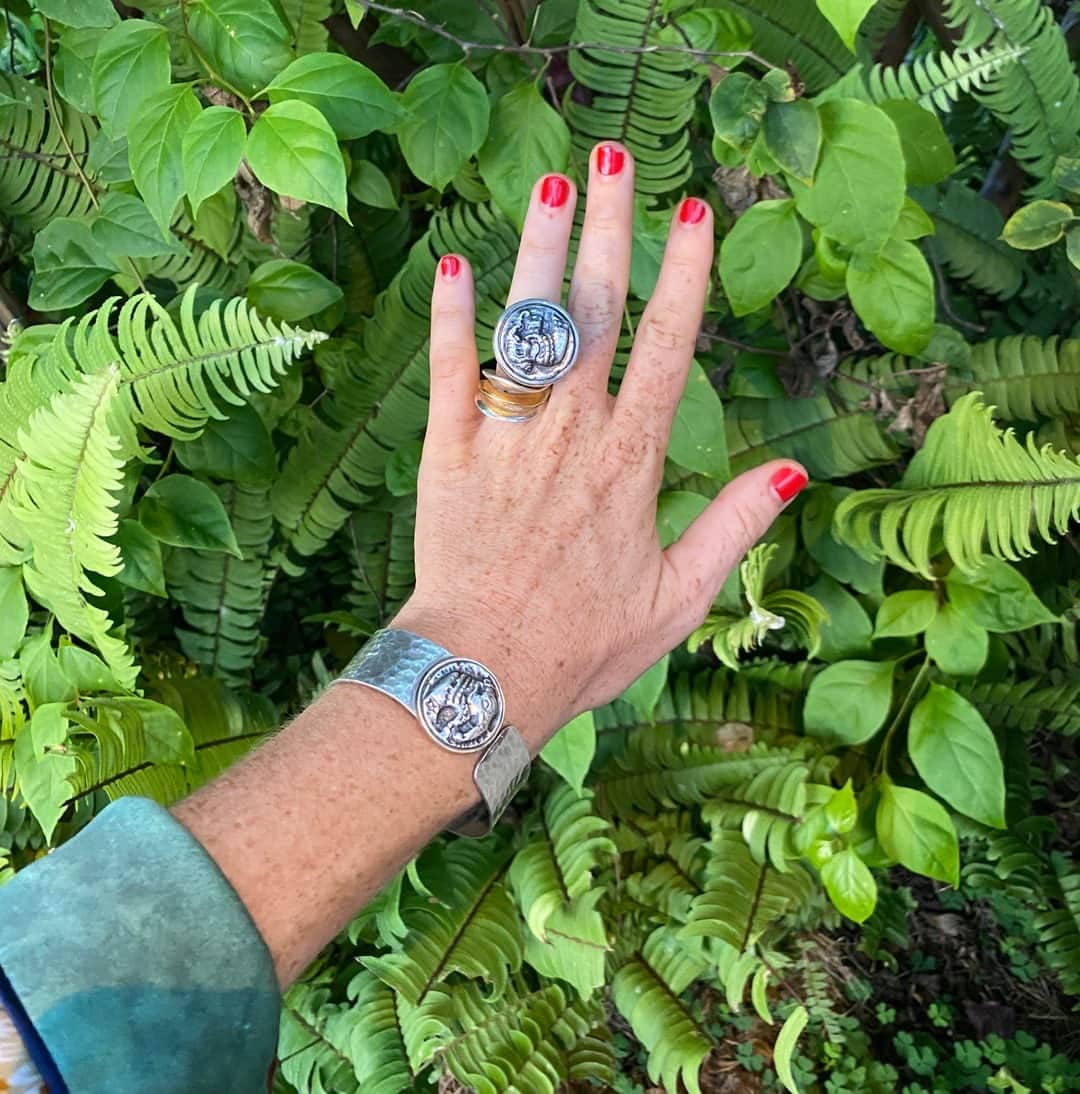 ベックスロックスのインスタグラム：「“Jewellery has the power to be that one little thing that makes you feel unique.” ⠀⠀⠀⠀⠀⠀⠀⠀⠀ ⠀⠀⠀⠀⠀⠀⠀⠀⠀ Our Gajah collection is back . Available as is, inspired by an ancient elephant coin which was used to trade sugar cane between India and Indonesia.  @rebeccamannersbespoke⠀⠀⠀⠀⠀⠀⠀⠀⠀ ⠀⠀⠀⠀⠀⠀⠀⠀⠀ Also available In silver or gold as a bespoke piece as your own personal talismanic coin.  Hand made by our Master Silversmith Komang using the ancient jewellery technique #tatah aka #repousse.⠀⠀⠀⠀⠀⠀⠀⠀⠀ ⠀⠀⠀⠀⠀⠀⠀⠀⠀ DM us for more info or contact thestudio@bexrox.com ⠀⠀⠀⠀⠀⠀⠀⠀⠀ ⠀⠀⠀⠀⠀⠀⠀⠀⠀ #Bespokejewellery⠀⠀⠀⠀⠀⠀⠀⠀⠀ #gajah⠀⠀⠀⠀⠀⠀⠀⠀⠀ #ethicaljewellery⠀⠀⠀⠀⠀⠀⠀⠀⠀ #artisanmade⠀⠀⠀⠀⠀⠀⠀⠀⠀ #unisexjewels⠀⠀⠀⠀⠀⠀⠀⠀⠀ #preservingcraft」