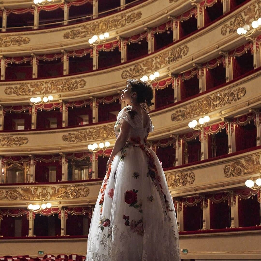 ドルチェ&ガッバーナさんのインスタグラム写真 - (ドルチェ&ガッバーナInstagram)「Dolce&Gabbana takes part in the long-awaited return of the opera to @teatroallascala.    Marina Rebeka, who plays protagonist Violetta in the world-renowned La Traviata conducted by Zubin Mehta, wears a #DolceGabbana dress.    A lasting collaboration with La Scala that confirms Dolce&Gabbana’s love for beauty and the arts.」9月21日 18時42分 - dolcegabbana