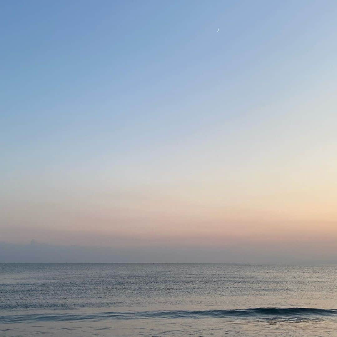瀬戸山清香さんのインスタグラム写真 - (瀬戸山清香Instagram)「夏の最後っぽい事してみました〜🌞 天気も良くって良い気分転換になりました😊✨ やっぱ海は最高だなぁ🏖 来年こそは！！宮崎の海で夏を過ごすぞ！！🐠  #鎌倉 #sea #ocian #beach #海 #ロコモコ #ハワイアンプレート #夏休み #なつのおもいで」9月21日 18時48分 - setoyama_sayaka