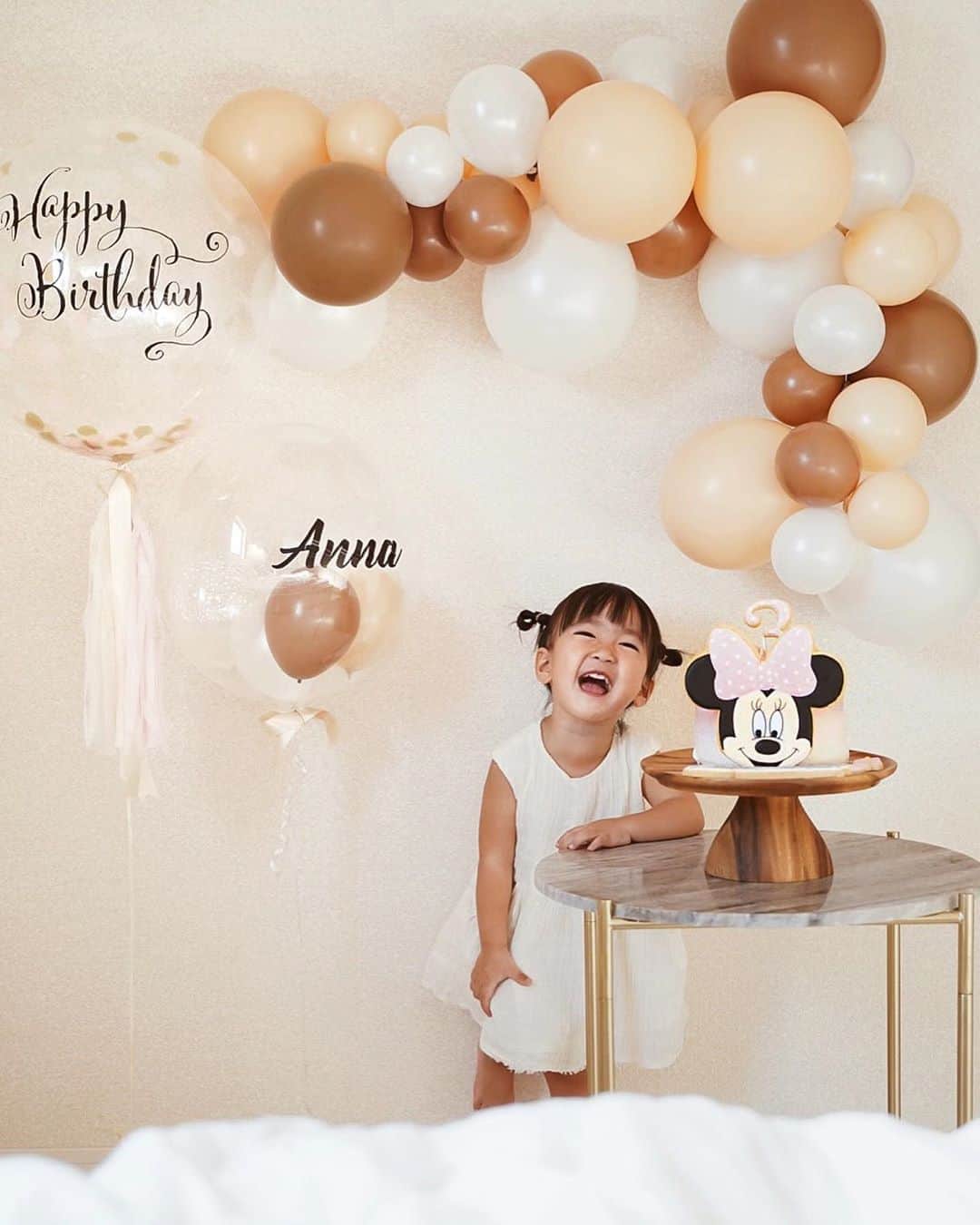 のインスタグラム：「🎂𝗛𝗮𝗽𝗽𝘆 𝟯𝗿𝗱 𝗯𝗶𝗿𝘁𝗵𝗱𝗮𝘆🎂  3才おめでとう♡  私にとったらいつまでもbabyだけど👶🏻 これからもそのまま素敵な女の子になってね🦋  #happybirthday #3rd  photo by @sparklingmoment_non」