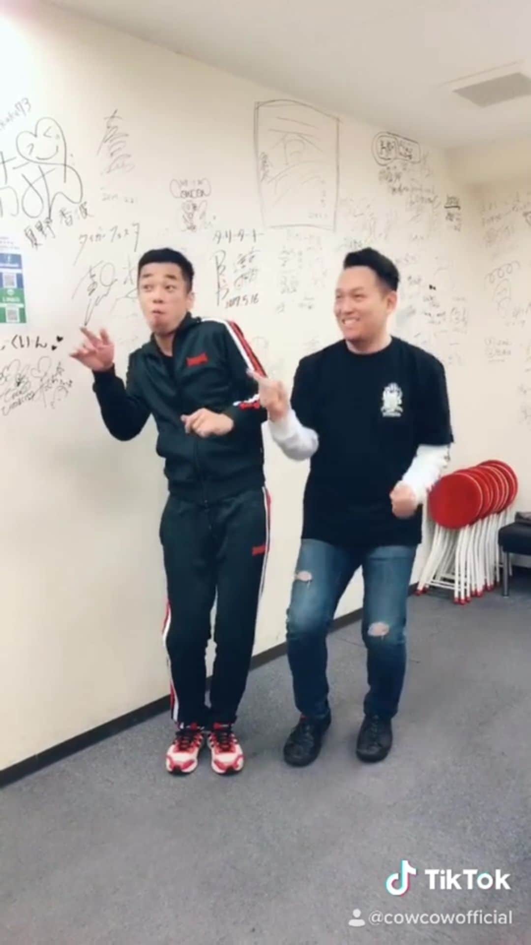 善し のインスタグラム：「可愛い子がいた時、、、  #cowcow」