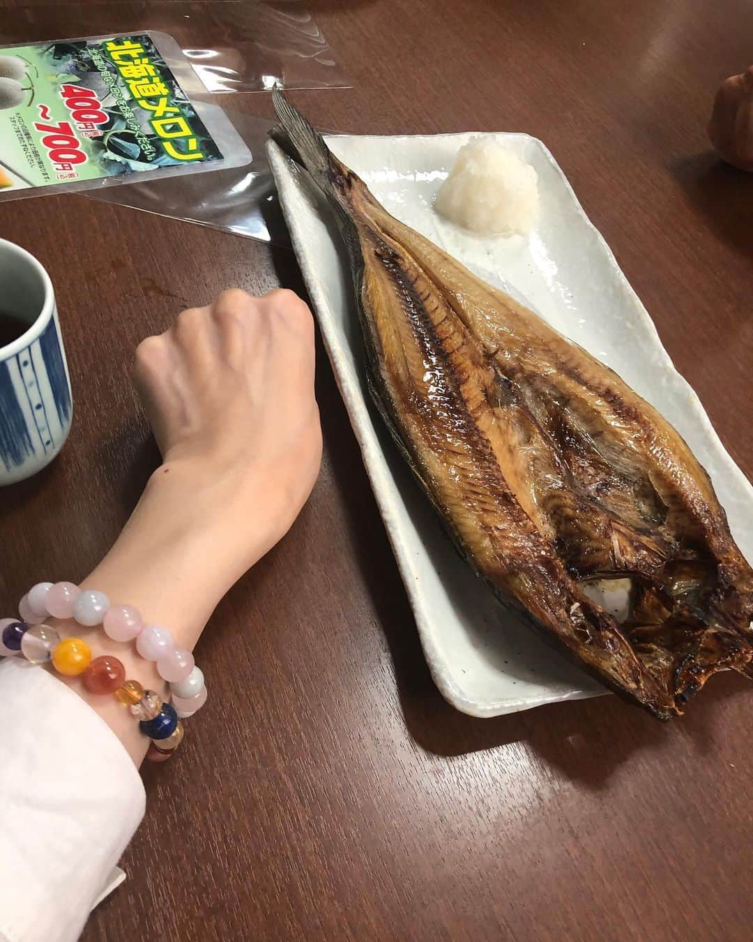 高橋里彩子さんのインスタグラム写真 - (高橋里彩子Instagram)「北海道で食べた幸♥️♥️﻿ ﻿ 載せようと思ってたのに載せるの忘れてた😭🌸🌸﻿ ﻿ ﻿ これ本当に美味しかったぁ🍒﻿ ﻿ なんか最近食べ物ばかり…﻿ ﻿ みんなに食べてる？﻿ って心配されたりとかしてたので﻿ 食べてます（笑）！﻿ ﻿ ﻿ バタバタで食べれないときもあるけど、﻿ 食べるときはガッツリ食べます😋💓💓﻿ ﻿ パワーつけないとね😆⭐♥️﻿ ﻿ ﻿ やっぱりダイエットのときは﻿ 動いたり歩いたりすると食べても﻿ 太りづらい！﻿ ﻿ だから食べ過ぎたら歩いたり調整すれば大丈夫❤️﻿ ﻿ 自分の求めてる体重にするのは﻿ 大変だけど維持に持っていけたら﻿ 気をつければいいから、﻿ ダイエットしてる人は無理はしすぎず、﻿ ストレス溜めずに、﻿ ちょっと思い出したらお腹にちから入れるとか﻿ ドライヤーあてながらスクワットとかの﻿ ちょっとした意識で変わるよ💓💓💓﻿ ﻿ ﻿ 美味しいもの食べるけど、﻿ おんなのこだから気にもします😋💘﻿ ﻿ ﻿ ﻿ ﻿ ﻿ #海の幸 #北海道 #札幌 #札幌旅行 #家族旅行 #フォトジェニック #北海道旅行 #北海道 #travel #trip #札幌観光 #食べ歩き #トラベル #travelpic #travelgram #traveler #hokkaido #札幌観光 #札幌グルメ#海鮮丼 #北のグルメ #北のグルメ亭 #海鮮市場 #北海道グルメ #札幌ランチ #北海道ランチ #いくら #マグロ」9月21日 19時02分 - konkonwanwan