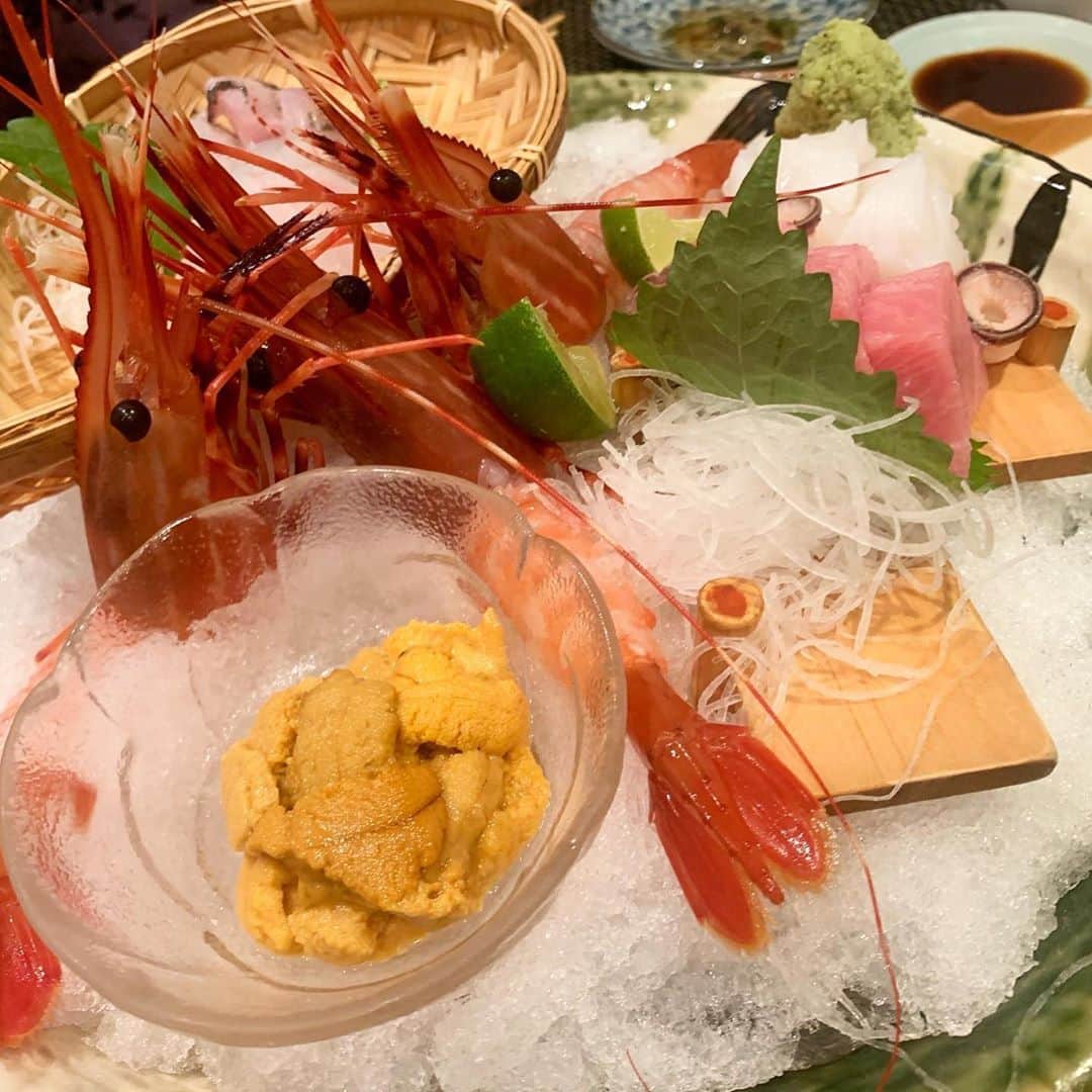小笠原エリイさんのインスタグラム写真 - (小笠原エリイInstagram)「Causeway bayにある和食屋さん「天勝」におじゃましてきました😆🦐みんな日本酒が飲めるメンバーだったので、とても楽しいガールズディナーでした💕☺🍶お魚も新鮮で何食べても美味しかったです‼️😊✨日本にいる時より日本食を満喫している気がします👶💓素敵な会をありがとうございました✨コーズウェイベイに行かれる方は是非行ってみてください☺️🙏 ・ ・ #tensho #models #dinner #japanesemodel #hongkongrestaurant #hongkong #tasty #japanesefood #japaneserestaurant #yummy #washoku #girlsdinner #causewaybay #sushi #thankyou #yummyfood #happydinner #modellife #japanessake #hongkongfoodie  #天勝 #香港レストラン #日本食 #日本酒 #香港」9月21日 19時11分 - ogasawaraerii__