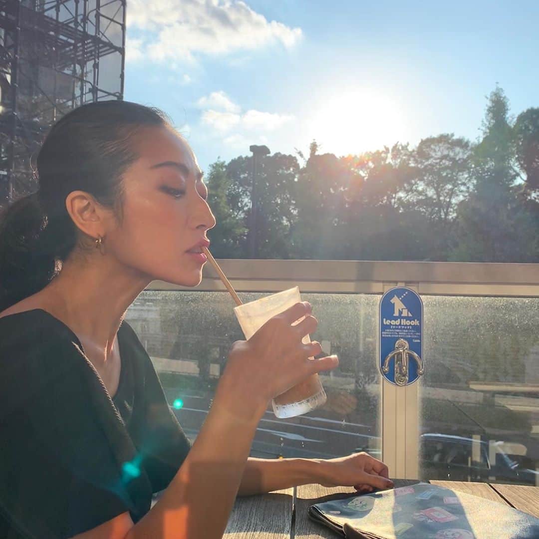 のインスタグラム：「🌞🥤#terrace」