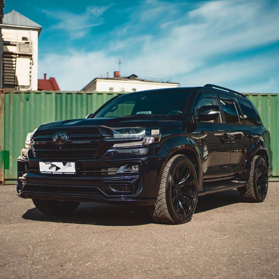 Spirits Artisanのインスタグラム：「TOYOTA LANDCRUISER 200 produced by @suv.project  body kit：Artisanspirits/// Sportsline blacklabel #toyota #landcruiser #toyotalandcruiser  #as #asms #artisanspirits #ravspecjdm #butlertire #jworksunlimited #premierautowerkz #suvproject #kanooperformance #car_life_staff  #トラウム #車庫小舗 #nigeljdmparts #datasystem #advanced_auto_performance  #mr__lexus #jackspna #ottoautoservice」