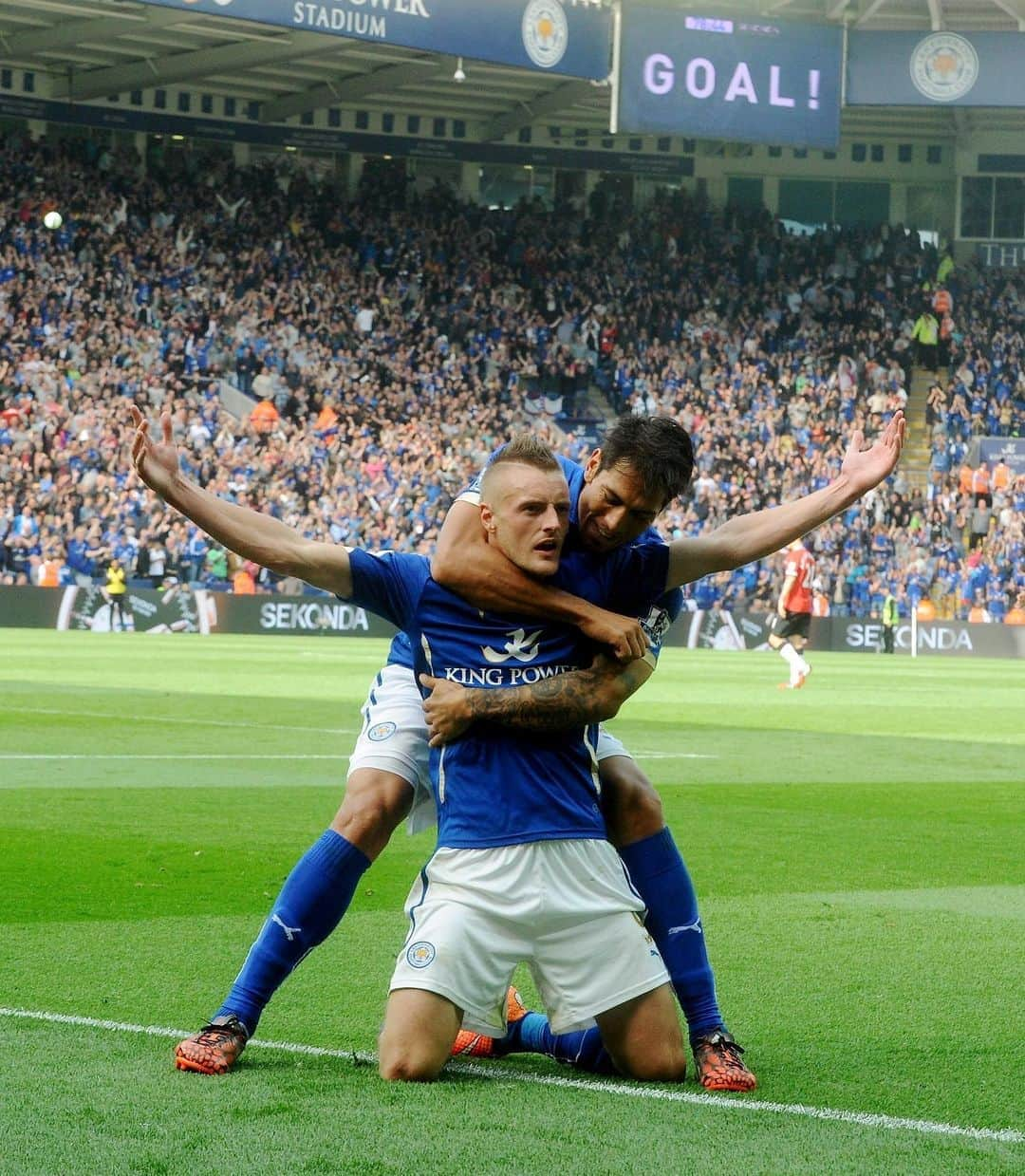 レスター・シティFCさんのインスタグラム写真 - (レスター・シティFCInstagram)「#OnThisDay in 2️⃣0️⃣1️⃣4️⃣  A special day 🦊  #lcfc 5️⃣ Man Utd 3️⃣」9月21日 19時13分 - lcfc