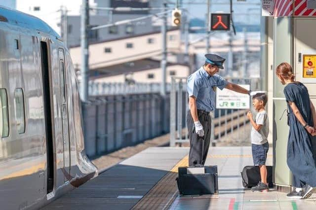 9GAGさんのインスタグラム写真 - (9GAGInstagram)「You're the captain now. 📸 @inagakiyasuto - #train #captain #japan #駅 #9gag」9月21日 19時13分 - 9gag