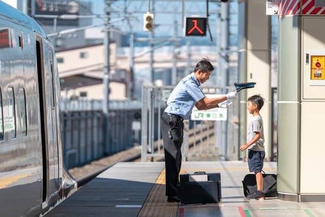 9GAGさんのインスタグラム写真 - (9GAGInstagram)「You're the captain now. 📸 @inagakiyasuto - #train #captain #japan #駅 #9gag」9月21日 19時13分 - 9gag