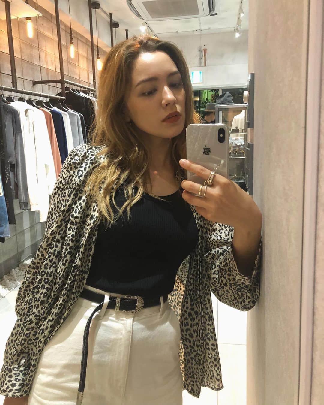 ステファニーのインスタグラム：「🐆🖤🤍 レオパードだけど、メンズっぽくして キツくなりすぎないように！」