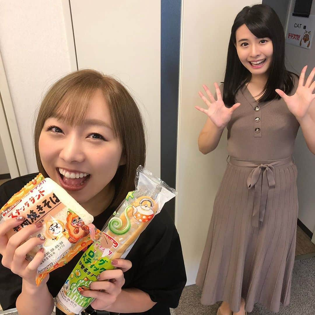 望木聡子さんのインスタグラム写真 - (望木聡子Instagram)「土曜に発売された #週刊朝日！‬ ‪#山田美保子 さんが「楽屋の流行りモノ」のページで ‪フジパンと #ドデスカ の‬コラボパンについて 記事にしてくださっています😻‬  #SKE48 ‪#須田亜香里 ちゃん(#あかりん)との‬ オンエア前裏話も…‬  ‪わたしはパンのパッケージを‬‪描かせていただきました🎨‬ ‪記事もパンもチェックお願いいたします！ ‬  #家族の分と観賞用保存用で３冊買ってしまった #パンは10/31までスーパーで販売中 #夏休み明けて明日から番組復活します #メーテレ #アナウンサー #望木聡子」9月21日 19時17分 - satoko_mochiki