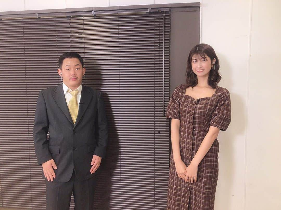 瀧山あかねさんのインスタグラム写真 - (瀧山あかねInstagram)「チャンスの時間 ABEMA4周年&千鳥40歳﻿ 「4時間生放送で愛の4倍返しSP！」﻿ ﻿ わたしはザ・マミィの酒井さんと﻿ 中継担当しました🎤﻿ ﻿ 2枚目は不意に撮れた写真なのですが酒井さんの素敵な緊張感が伝わって好きな写真です。笑﻿ ﻿ 4時間丸ごと泣きながら笑っていました、﻿ お笑いが大好きなわたしにとって最高でした！！！！﻿ #チャンスの時間　#千鳥　さん」9月21日 19時18分 - takiyama_akane