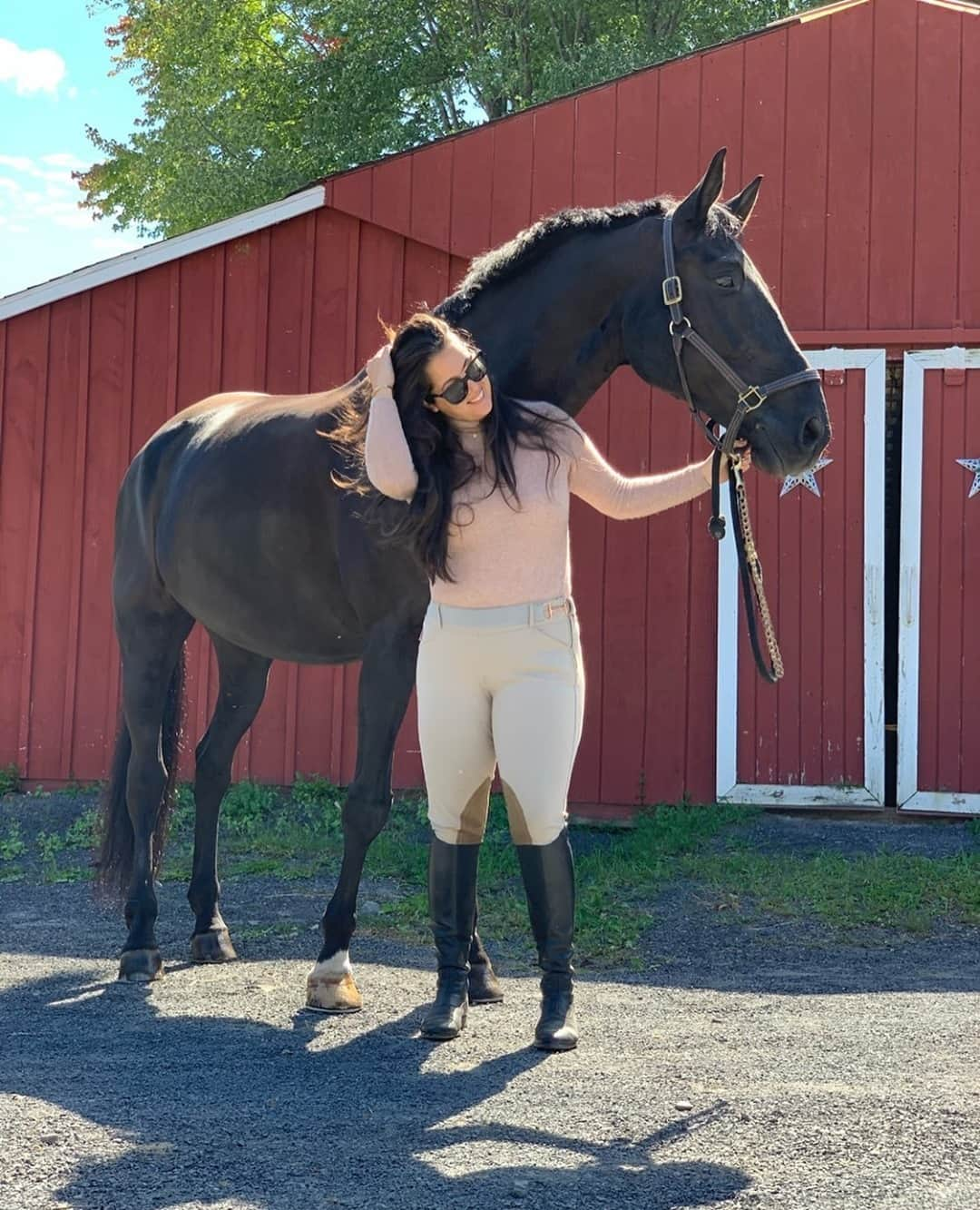 アルベルトファッシャーニさんのインスタグラム写真 - (アルベルトファッシャーニInstagram)「Training with Beau and @darkhorseeq in Saugerties, New York.⁠ Blue skies on red farms: we are definetly in love!!!⁠ #equestrianlife ✌️⁠ ⁠ #albertofasciani #trainingboots #equestrian #happymonday #happyhorse #happiestonahorse #saugerties #horselovers #rideinstyle #dressage #showjumping #equestrians」9月21日 19時24分 - albertofasciani_official