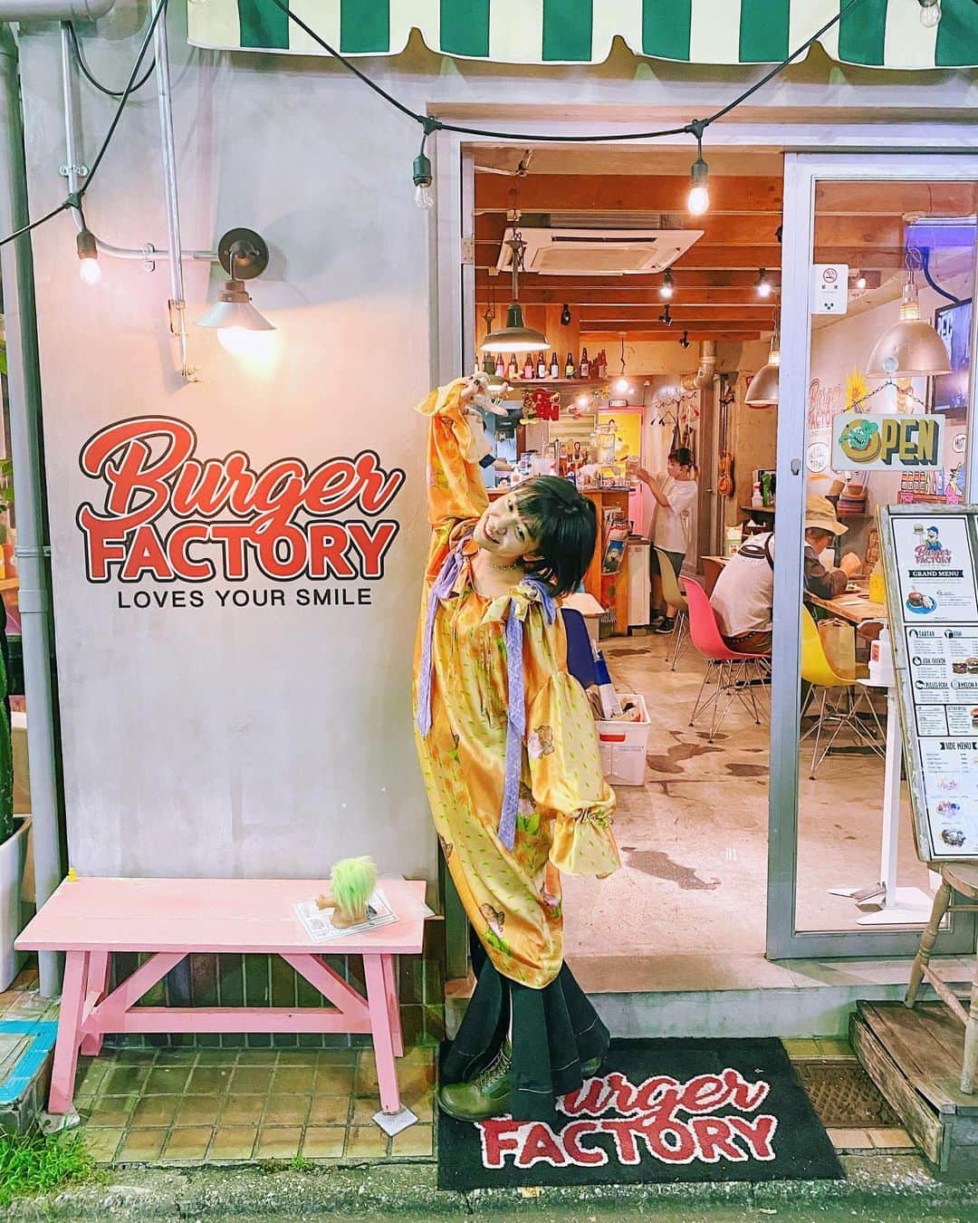 永原真夏さんのインスタグラム写真 - (永原真夏Instagram)「かわいい後輩がつくったハンバーガーはひとしおおいしい」9月21日 19時24分 - suika1ban