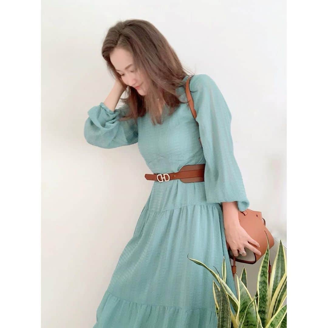 リナのインスタグラム：「4連休、いかがお過ごしですか🐥？ . そろそろ長袖が恋しい時期になりましたね🍂 過ごしやすいこの時期は あっという間に過ぎて 寒い寒い冬が来る〜❄️ . 秋ファッション、楽しみたいなぁ〜♪ . . 銀座カラーなら 全身脱毛6回のおまとめ予約が可能だよ★ ...................................................... #mediumhair #refresh #haircare #coordinate #ootd #makeup #pierce #perl #おうち時間 #callaPR #hairstyle #hairsalon #hairarrange #銀座カラー #脱毛 #全身脱毛 #顔脱毛 #ラピスタル  無料カウンセリングのご予約は『 @ginzacalla_official 』の 公式アカウントURLからキャンペーンcheck！」
