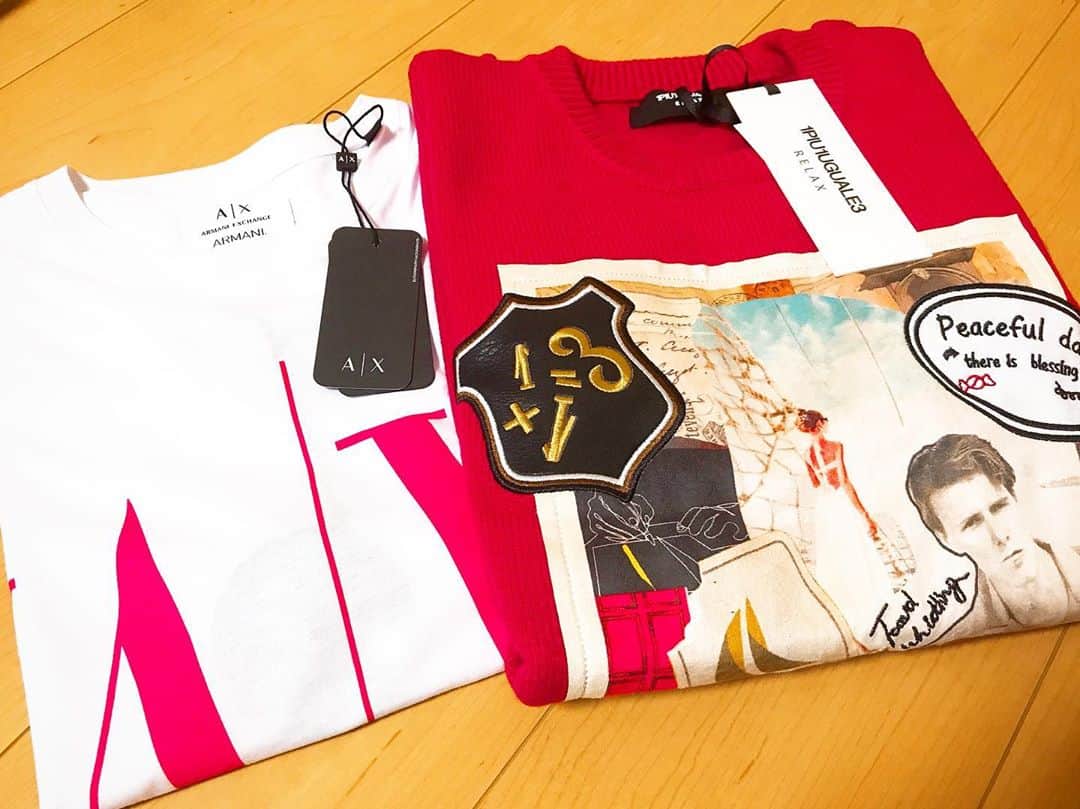 渡部太基のインスタグラム：「. HEATZ 様から🆕アイテム🎁🤩 懐かしのARMANI EXCHANGE✌️ 展示会でめっちゃ可愛かったウノピューの赤ニット🧶🥰 週8着ます🙋‍♂️ いつもありがとうございます🙏😊 .  #heatz #armani #armaniexchange #アルマーニエクスチェンジ #tシャツ  #1piu1uguale3relax #ウノピュー #ニット #赤ニット  #fashion #heatz_style  ーーーーーーーーーーーーーーーー http://www.heatz.jp/ Checkしてね🤙 @heatz_official」