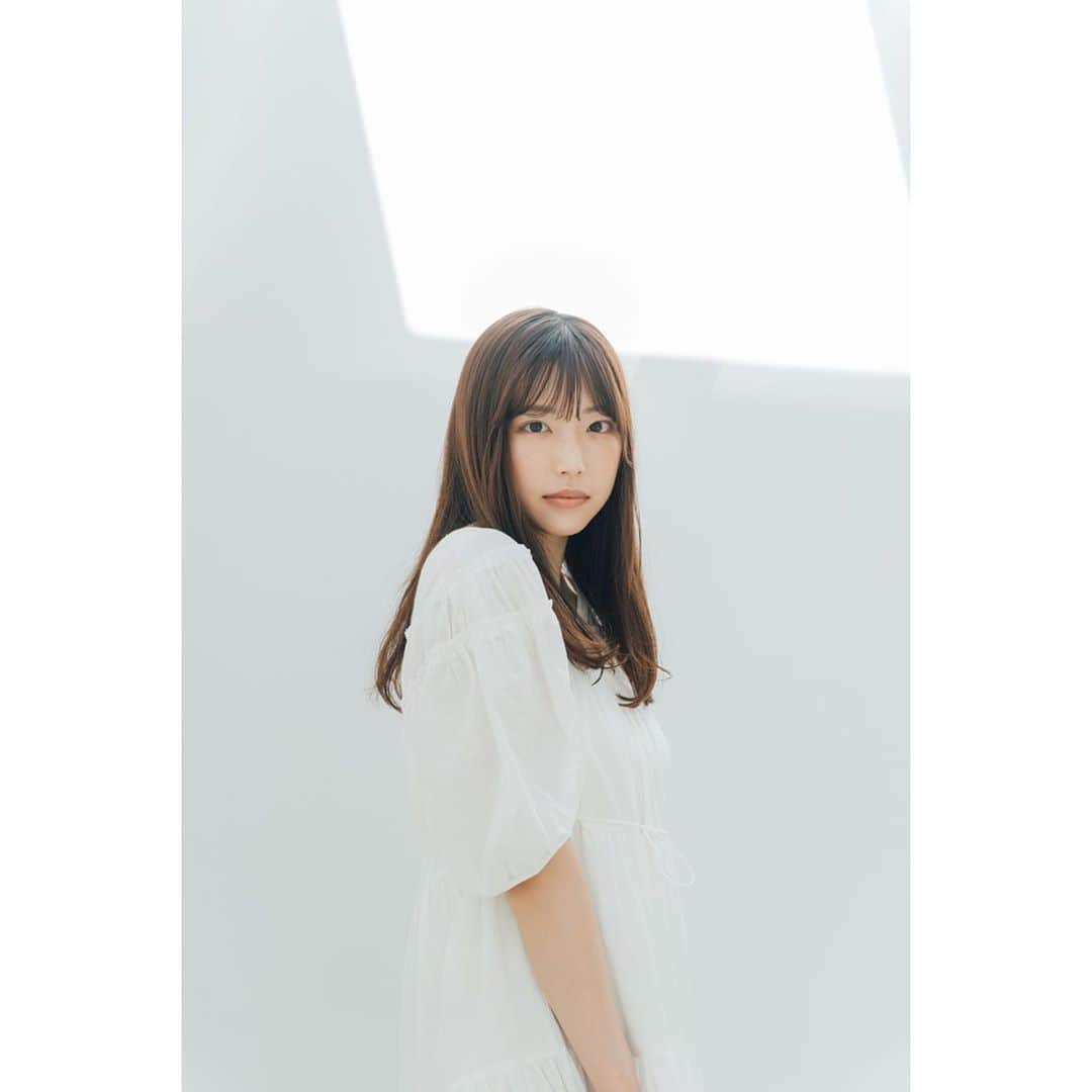 渥美友里恵のインスタグラム：「.﻿ ﻿ 憧れの柴崎さんに撮影して頂きました☺︎﻿ 嬉しい…！﻿ ヘアメイクも素敵に✨﻿ ありがとうございました﻿ ﻿ photo @shibazakimadoka ﻿ hair&make @chun__n3 ﻿ ﻿ #柴崎まどか さん﻿ ﻿ ﻿ #渥美友里恵﻿」