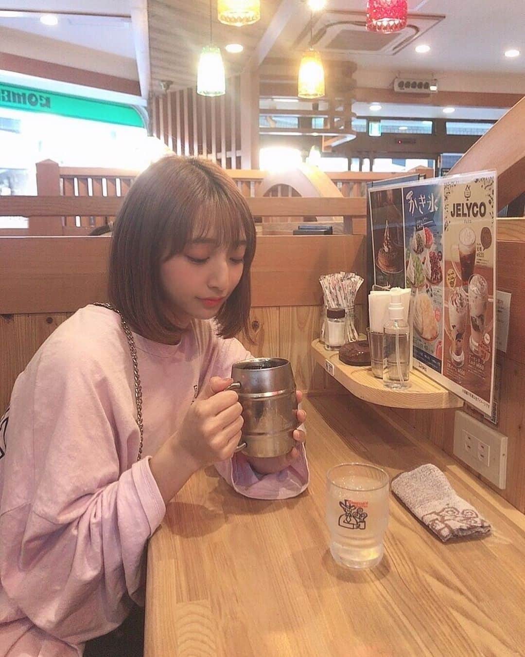 尾形穂菜美のインスタグラム：「仕事のついでに寄ってみた。 今更ながらコメダデビュー☕️」