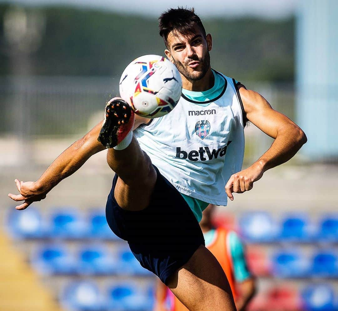 レバンテUDさんのインスタグラム写真 - (レバンテUDInstagram)「See you soon @laliga 👊  #OrgullGranota #MachoLevante #LevanteUD #LaLiga #LaLigaSantander #LUDInside #fútbol #Football #EnPeligroDeExpansión #OsasunaLevante」9月21日 19時46分 - levanteud