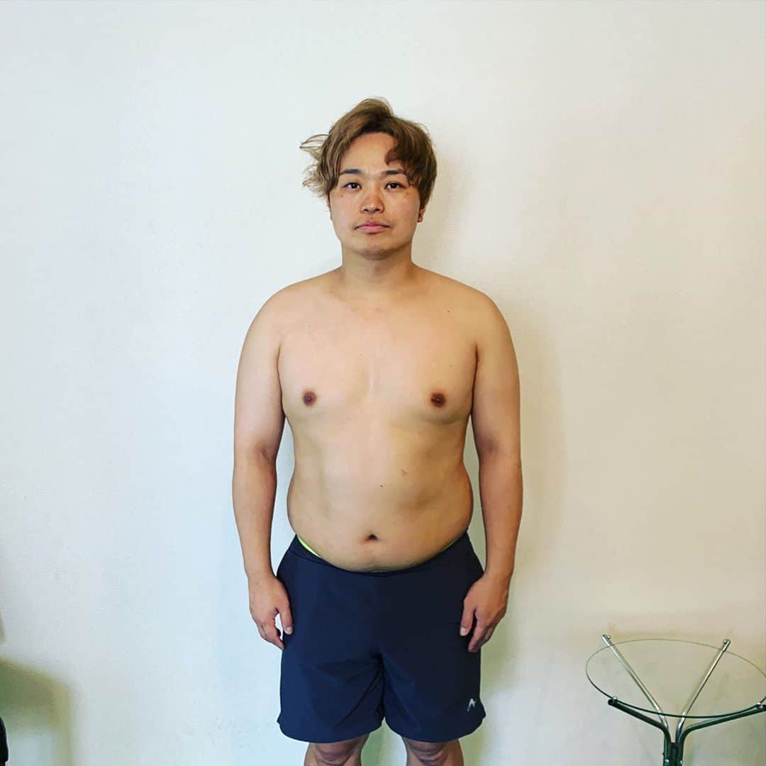 のインスタグラム：「これが現在の僕です。こっからどう変わるかまぁ見とったってくださいな。 #パーソナルトレーニング  #筋トレ #ダイエット #なんやこの体型 #でぶ #ブタ #豆タンク #顔面殴られてもダウンせーへんサモアファイター #サーカスで火吹くやつ #カンフー映画で意外に動ける太っちょ #腹踊り界期待の若手 #いや普通にデブ #もうええわぁ」