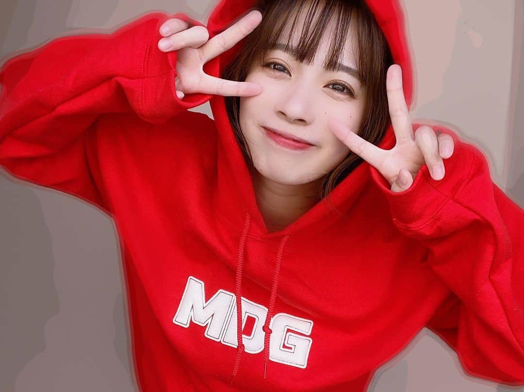 のインスタグラム：「みたでらげーむ1周年記念グッズのサンプルできましたぁ❤️TシャツとスウェットはMサイズ、フーディーはLサイズを着てます！身長153センチ体重はひみつ！んーとわりと肉付きはいいほう👻けたけた  参考になるといいなっ💓 ご予約は9月30日23時59分まで〜  みたでらげーむ1周年記念グッズ販売ページはこちら⬇️ https://horipro-shop.com/products/list?category_id=101&name=」