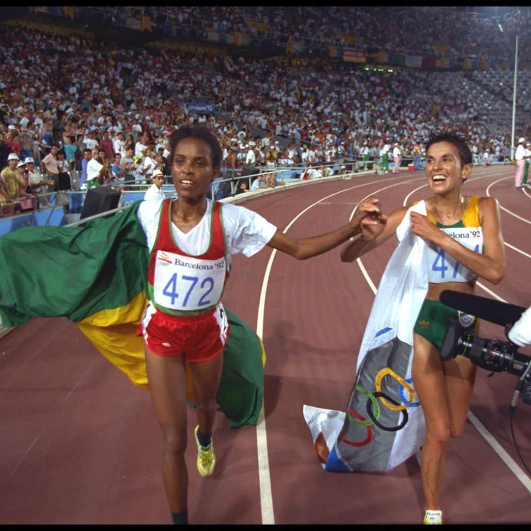 オリンピックさんのインスタグラム写真 - (オリンピックInstagram)「"We represented Africa."⁠⠀ ⁠⠀ On the International Day of Peace, Olympic medallists Ethiopia's 🇪🇹 Derartu Tulu and South Africa's 🇿🇦 Elana Meyer reflect on their defining winning moment in the 10,000m at Barcelona 1992. ⁠⠀ ⁠⠀ Tulu became the first black African female Olympic Champion, joining hands with Meyer, South Africa's first individual medal-winner after apartheid. Read the full story on their post-race solidarity through the link in bio. ⁠⠀ ⁠⠀ #UN75 #UNGA #StrongerTogether⁠⠀ @elanameyer66⁠⠀」9月21日 20時03分 - olympics