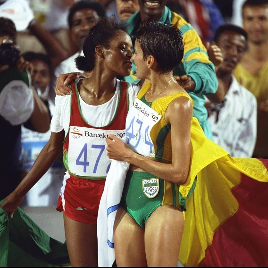 オリンピックさんのインスタグラム写真 - (オリンピックInstagram)「"We represented Africa."⁠⠀ ⁠⠀ On the International Day of Peace, Olympic medallists Ethiopia's 🇪🇹 Derartu Tulu and South Africa's 🇿🇦 Elana Meyer reflect on their defining winning moment in the 10,000m at Barcelona 1992. ⁠⠀ ⁠⠀ Tulu became the first black African female Olympic Champion, joining hands with Meyer, South Africa's first individual medal-winner after apartheid. Read the full story on their post-race solidarity through the link in bio. ⁠⠀ ⁠⠀ #UN75 #UNGA #StrongerTogether⁠⠀ @elanameyer66⁠⠀」9月21日 20時03分 - olympics