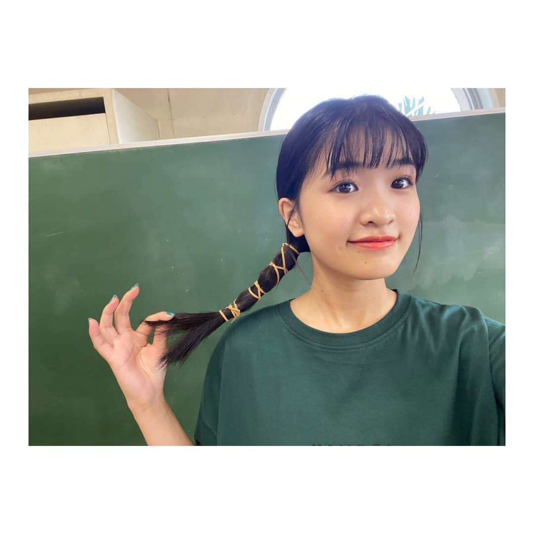 湊胡遥のインスタグラム：「・ 4連休、いかがお過ごしですか？☺︎  #ヘアリボン  #実はずっとしてみたかった笑 #着回しラッキー7のオフショだよ」