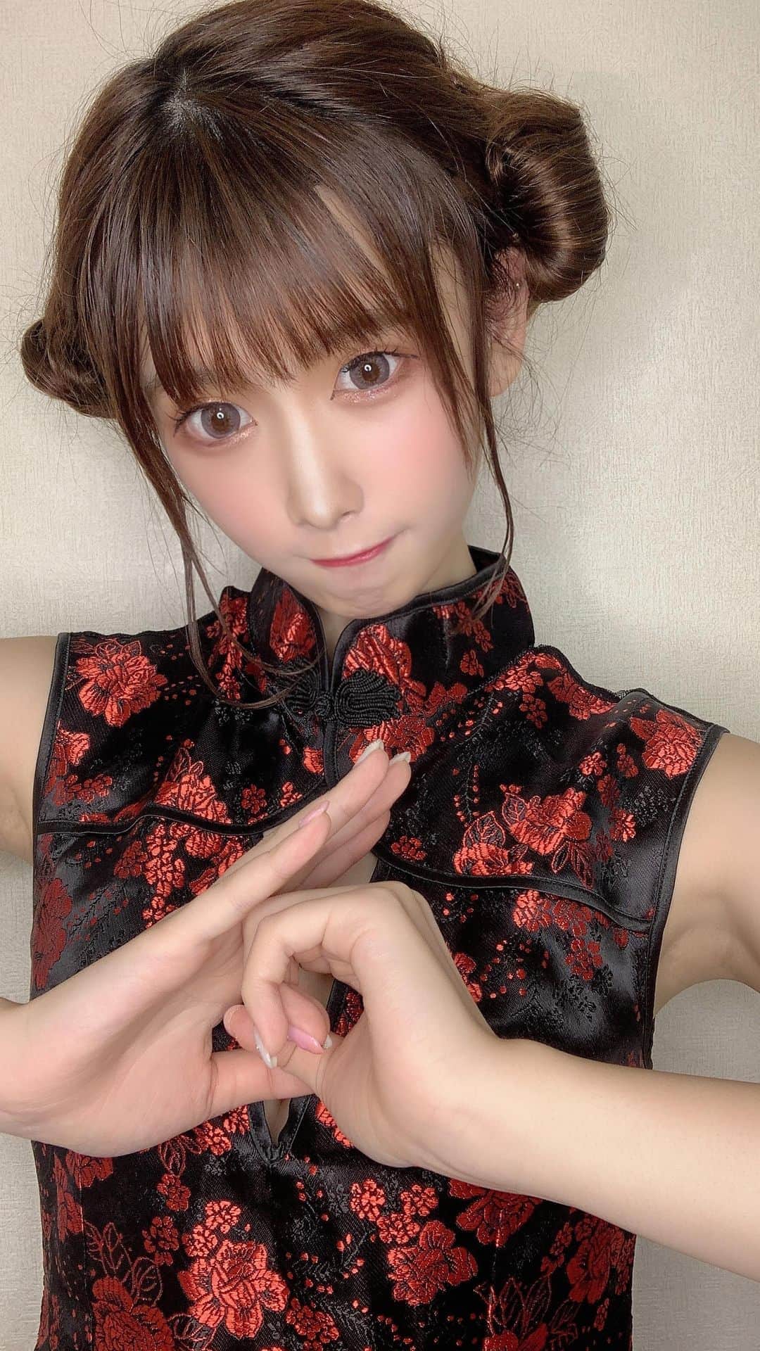 のインスタグラム：「・ ・ 虜になっちゃいな🐼🇨🇳 ・ #コスプレ #チャイナ服 #リール ・ #tiktok  #リール #作品撮り#美容師さんと繋がりたい #撮影依頼募集中 #撮影依頼受付中 #透明感カラー  #涙袋メイク #自撮り女子 #雰囲気好きな人いいね #美男美女と繋がりたい #気になった人フォロー #ロングヘアアレンジ #コスプレイヤー #コスプレイヤーさんと繋がりたい #コスプレ#followforfollowback #角色扮演 #코스프레 #косплей #كوسبلاي #คอสเพลย์ #cosplaylove #cosplaylife #cosplaymodel #cosplaygirl #tokyogirl」