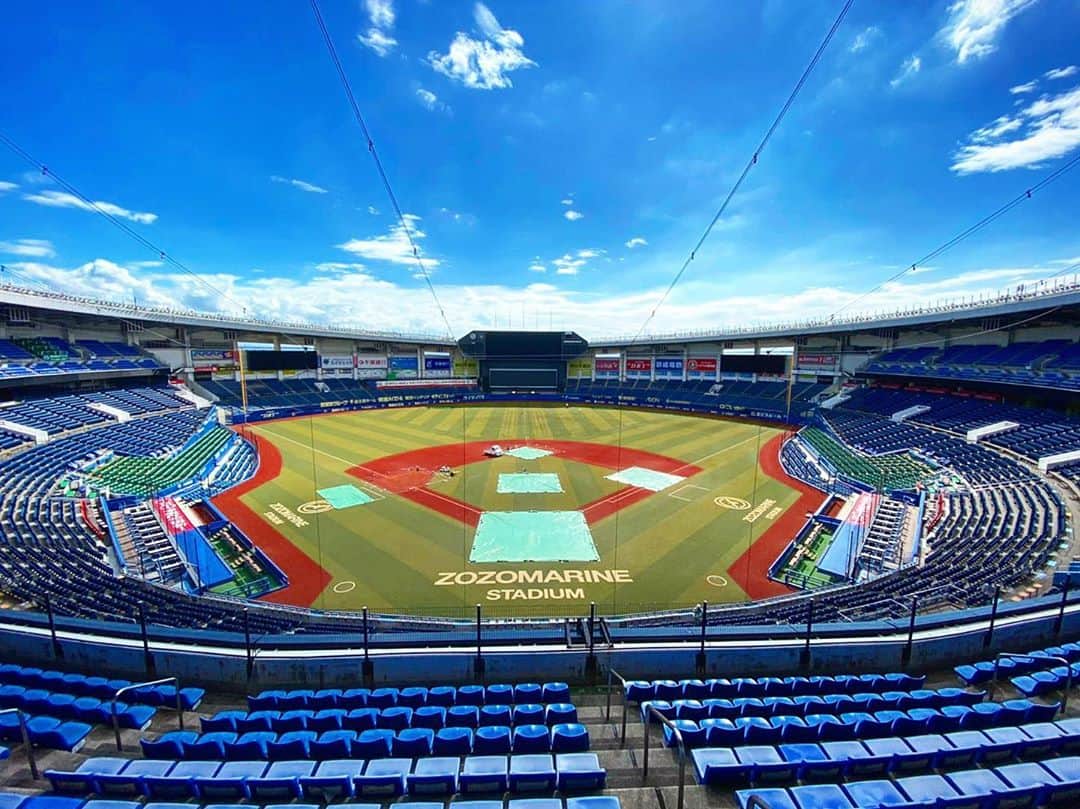 KENTAのインスタグラム：「明日19:00〜。﻿ ZOZOマリンスタジアムから﻿ 生中継します。﻿ ﻿ 本日 最終の練習にて﻿ 「ライブ中に#WANIMAでエゴサしながらリクエストを募ったりしたい……」と西田光真が先ほど初めて喋りました。﻿ ﻿ もっとはよ言わんば‼︎﻿ セットリスト考えます。焦﻿ ﻿ #WANIMA」