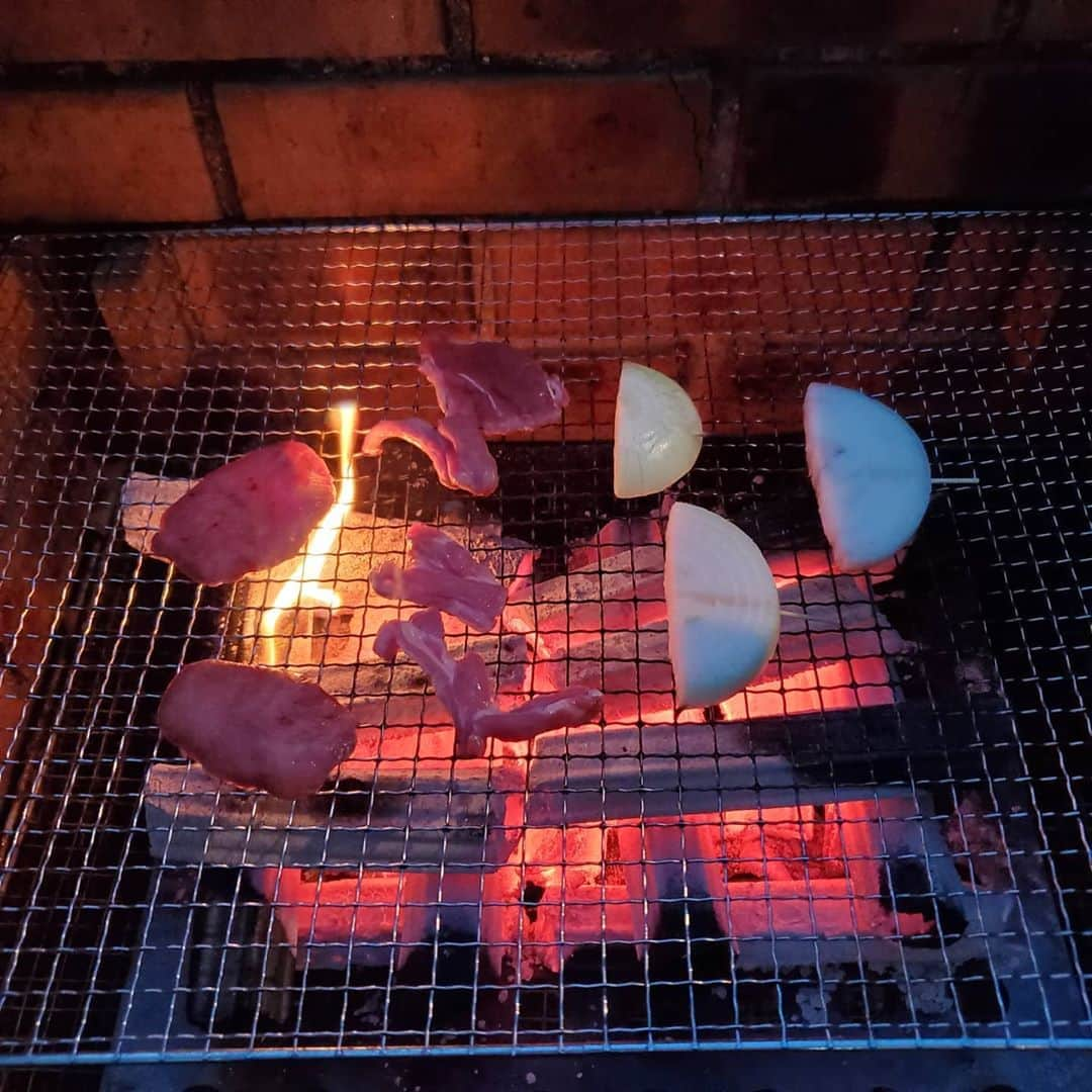 田畑竜介さんのインスタグラム写真 - (田畑竜介Instagram)「キャンプに行けなかった物足りなさを BBQで埋める🍖  ラム肉旨し😋 食べても太らないのが嬉しい😆 カルニチンありがとう🙇⤵️  今週は英気を養って、 来週から新番組『タダイマ』で頑張ります‼️  あ、今週ちゃんと仕事もしますよ😅」9月21日 20時06分 - tabacchi_rkb