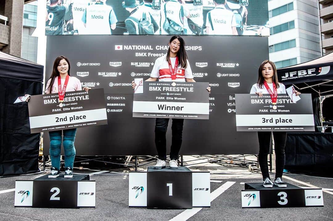 大池水杜のインスタグラム：「Thanks! I got 1st at JAPAN NATIONAL CHAMPIONSHIPS👍🏼 全日本選手権、優勝しました！応援ありがとうございました！ 久しぶりにみんなに再会できて嬉しかった！！！！！！！ありがとう！ Photo by @55naoking @jfbf_official  @visavis_jp #タウン情報おかやま #ライト電業 #bigjohn #bluesakura #slopeshot #bmx #bmxgirl #bmxfreestyle #bmxwomen」