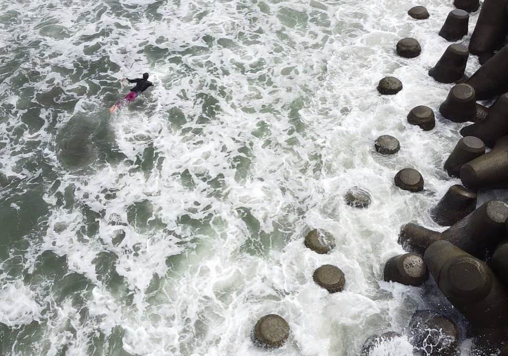 のインスタグラム：「paddle out🌊 ドローンクリエイター　@balisatoshi による空撮🚁 #surf#surfing#surfer」