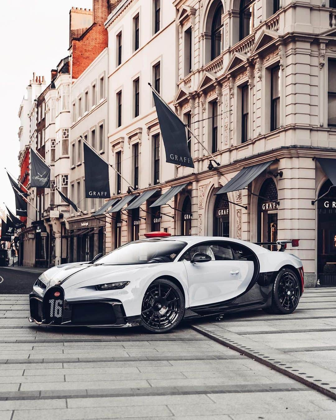 CarsWithoutLimitsさんのインスタグラム写真 - (CarsWithoutLimitsInstagram)「Bugatti Chiron Pur Sport Photos @masterkrishan  #carswithoutlimits #bugatti #chiron #pursport」9月21日 20時11分 - carswithoutlimits