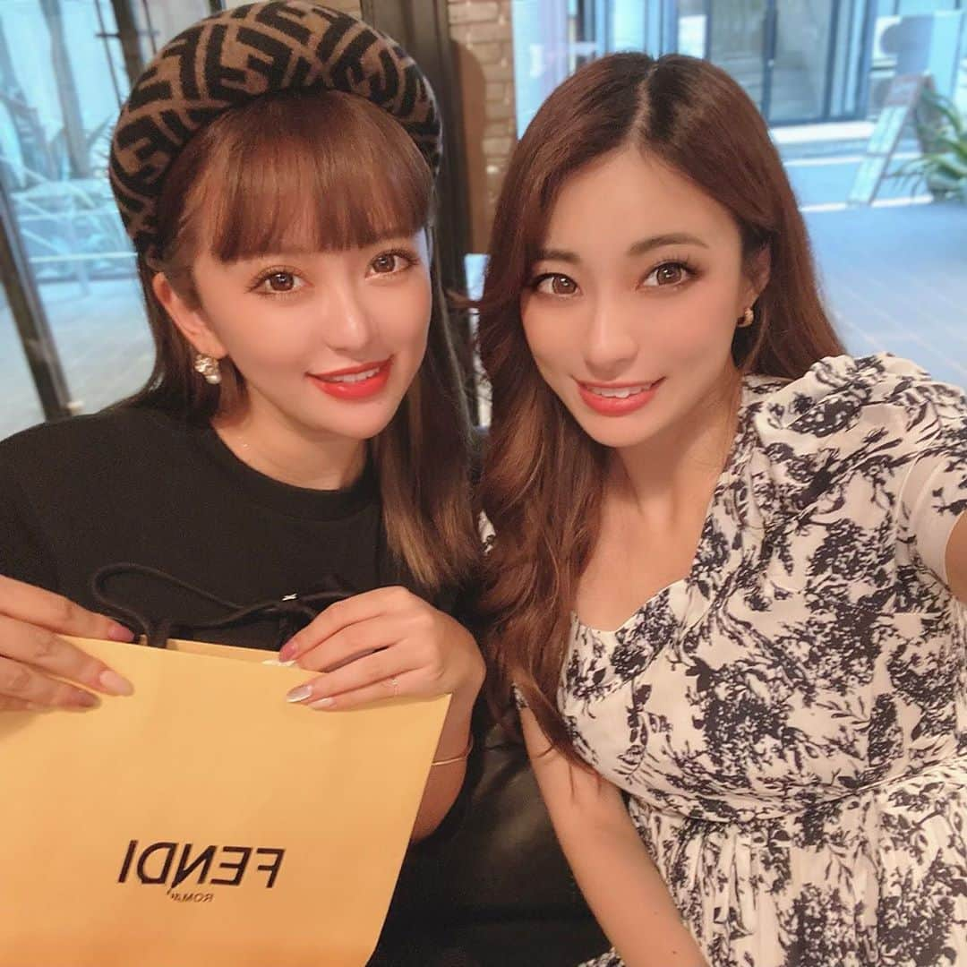 華沢友里奈さんのインスタグラム写真 - (華沢友里奈Instagram)「ずーっと会えなかった @keiko.423  やっと会えた😍❤️❤️❤️  けいこちゃんにもベビたんにも 久しぶりに会えて癒されたあ(´ω｀)💕  久しぶりすぎて時間あっという間だったな∩^ω^∩✨  遅くなったけどお誕生日おめでとう❤️」9月21日 20時25分 - hanazawayurina