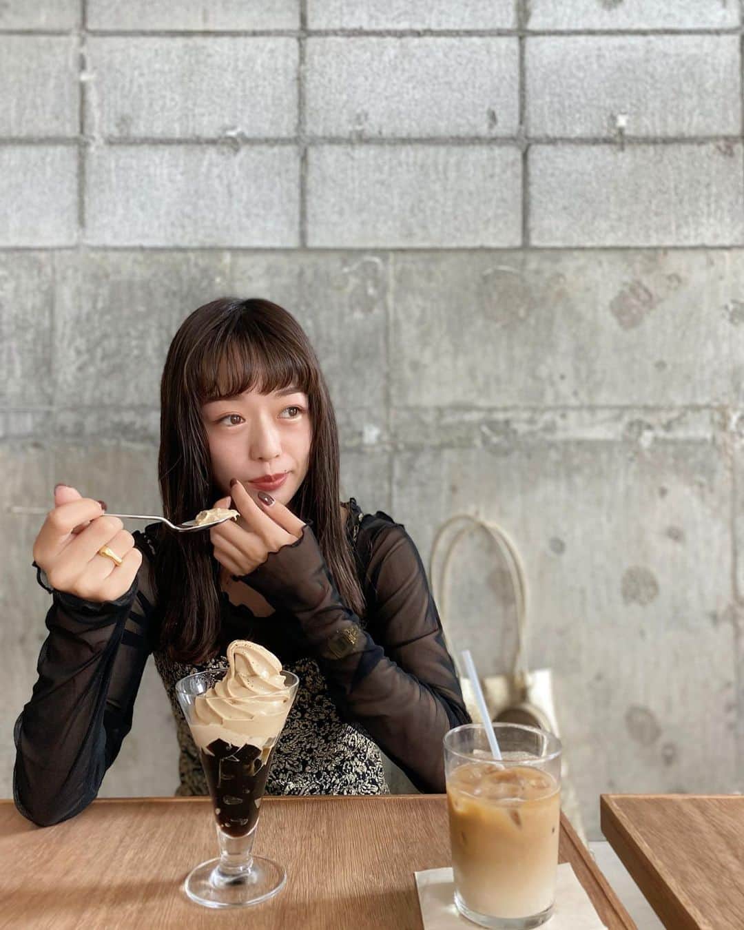 吉田佳菜のインスタグラム：「ㅤㅤㅤㅤㅤㅤㅤㅤㅤㅤㅤㅤㅤ ㅤㅤㅤㅤㅤㅤㅤㅤㅤㅤㅤㅤㅤ 昼間も涼しくなって秋服でお出かけできるの嬉しい♡ チュールメローお気に入りすぎて出番多いから 色違い買い足そっと😙 ㅤㅤㅤㅤㅤㅤㅤㅤㅤㅤㅤㅤㅤ ㅤㅤㅤㅤㅤㅤㅤㅤㅤㅤㅤㅤㅤ #kana_chicode #ちわcode #whoswhochico #salonbychico #ogawacoffeelaboratory #小川珈琲 #桜新町カフェ #佳菜ログ ㅤㅤㅤㅤㅤㅤㅤㅤㅤㅤㅤㅤㅤ」